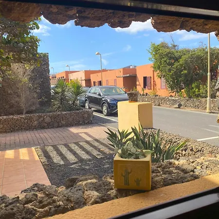 Semesterbostad Marlau Con Piscina Privada La Oliva